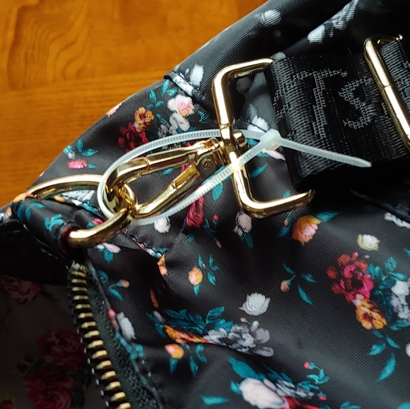 Betsey Johnson Large Nylon Weekender Black - Picture 6 of 11